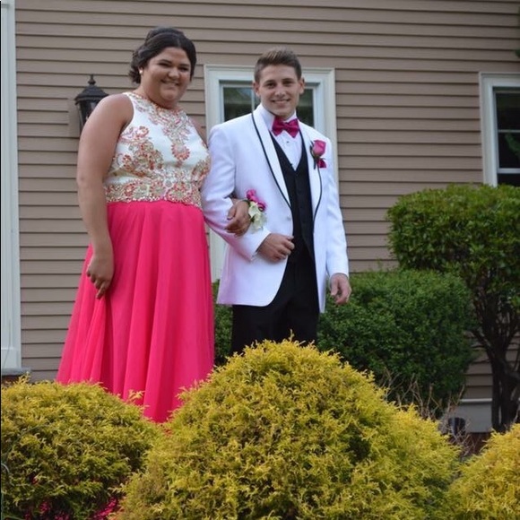 Prom dress. Size 20W but runs as an 18. - Picture 1 of 4